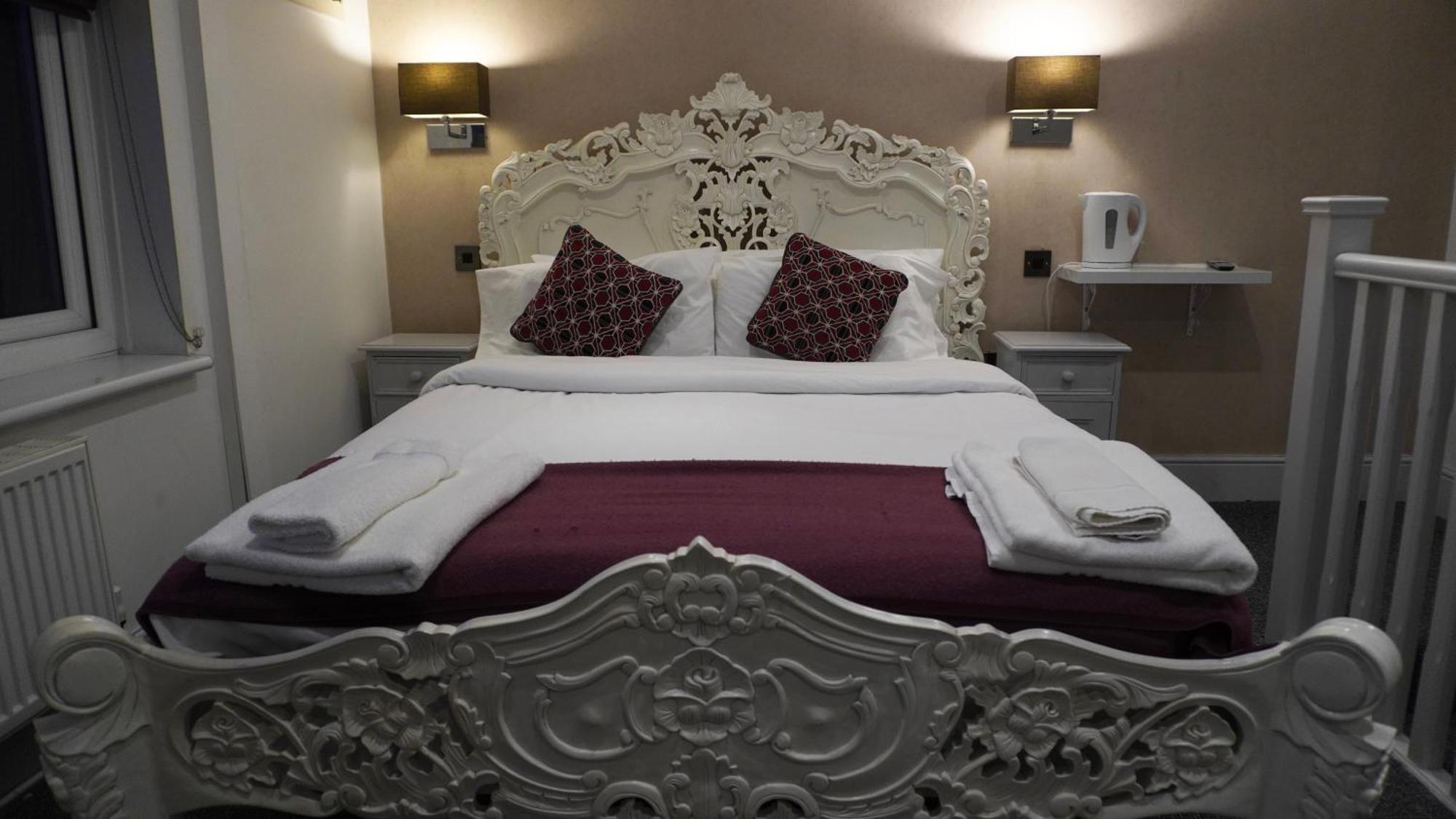 The Bell Shifnal Hotell Exteriör bild